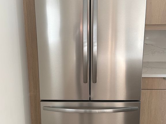 4th image of 2486 S Kinnickinnic Ave #204