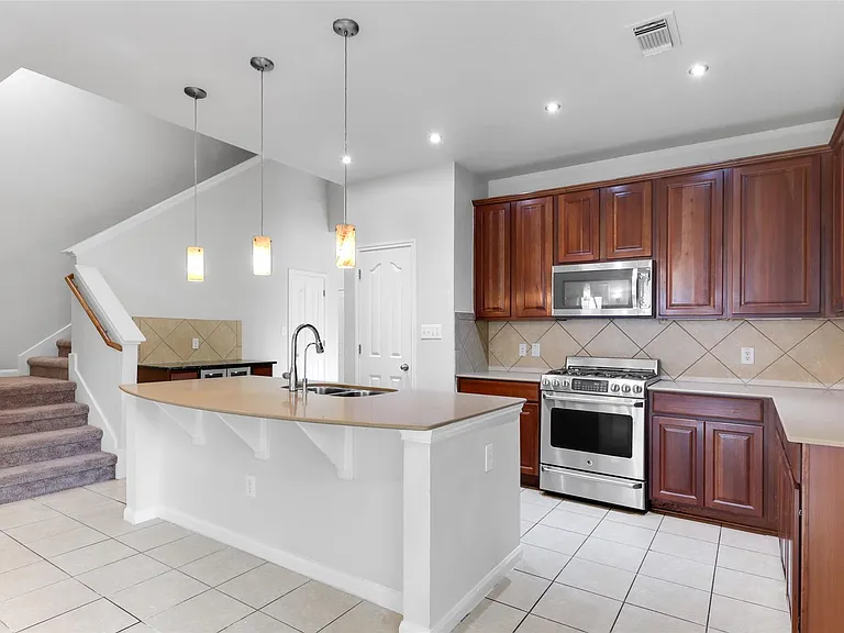 800 S Frontier Ln — Photo 8