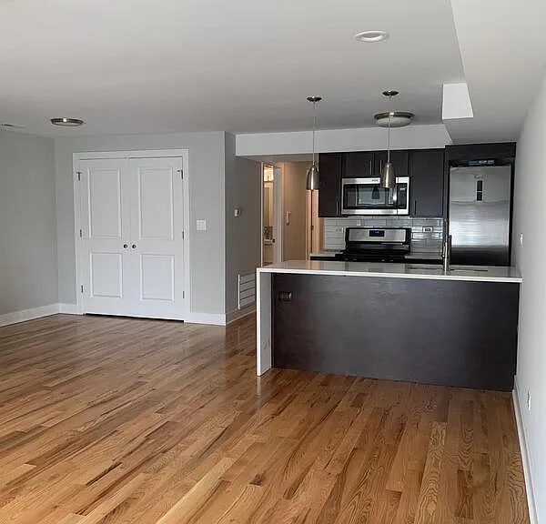 2336 W 19th St #1 — Photo 3