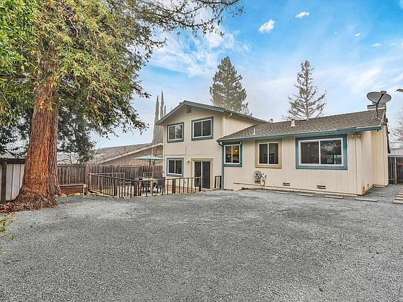 3rd image of 1524 Ridgewood Dr