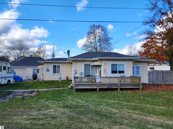 228 6th Ave, Tawas City, MI 48763