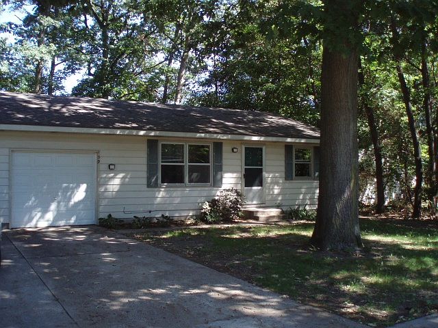 1st image of 139 Manley Ave