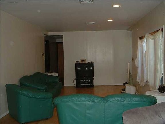 2nd image of 20 Harbor View Ln