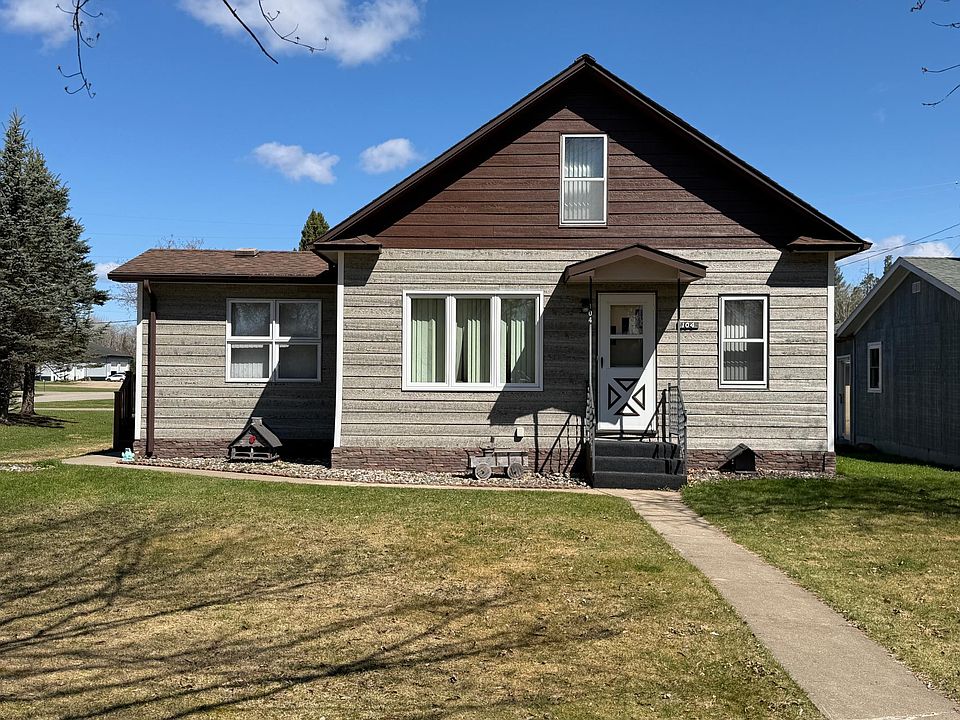 1st image of 104 Cedar St NE