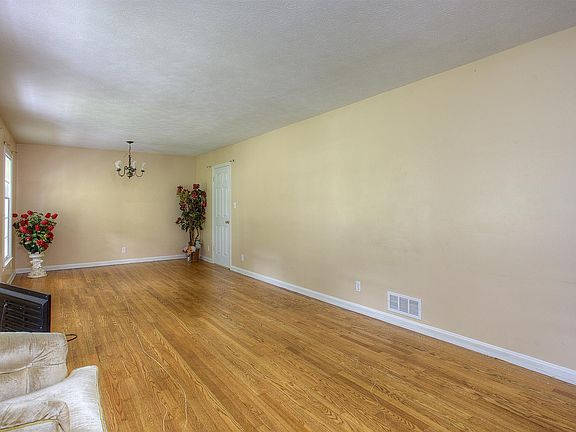 5th image of 4982 Green Oak Dr