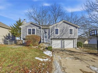 918 SE Kings Cross Rd, Blue Springs, MO 64014