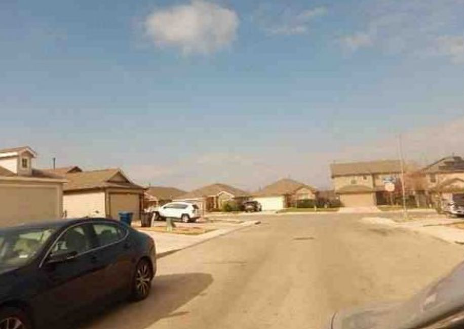 Exterior Neighborhood (street photo)