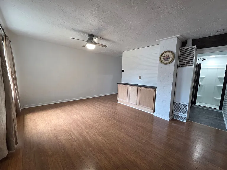 1290 NE Fairgrounds Rd — Photo 13
