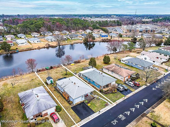 4th image of 190 Harrington Drive N