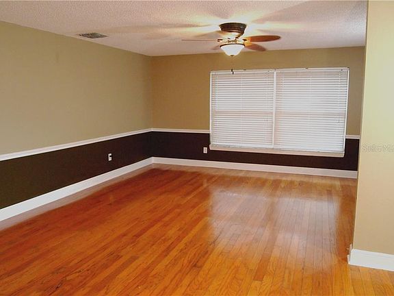 4th image of 2025 Sheffield Ct