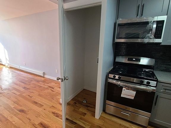 3rd image of 533 Logan St Floor 2