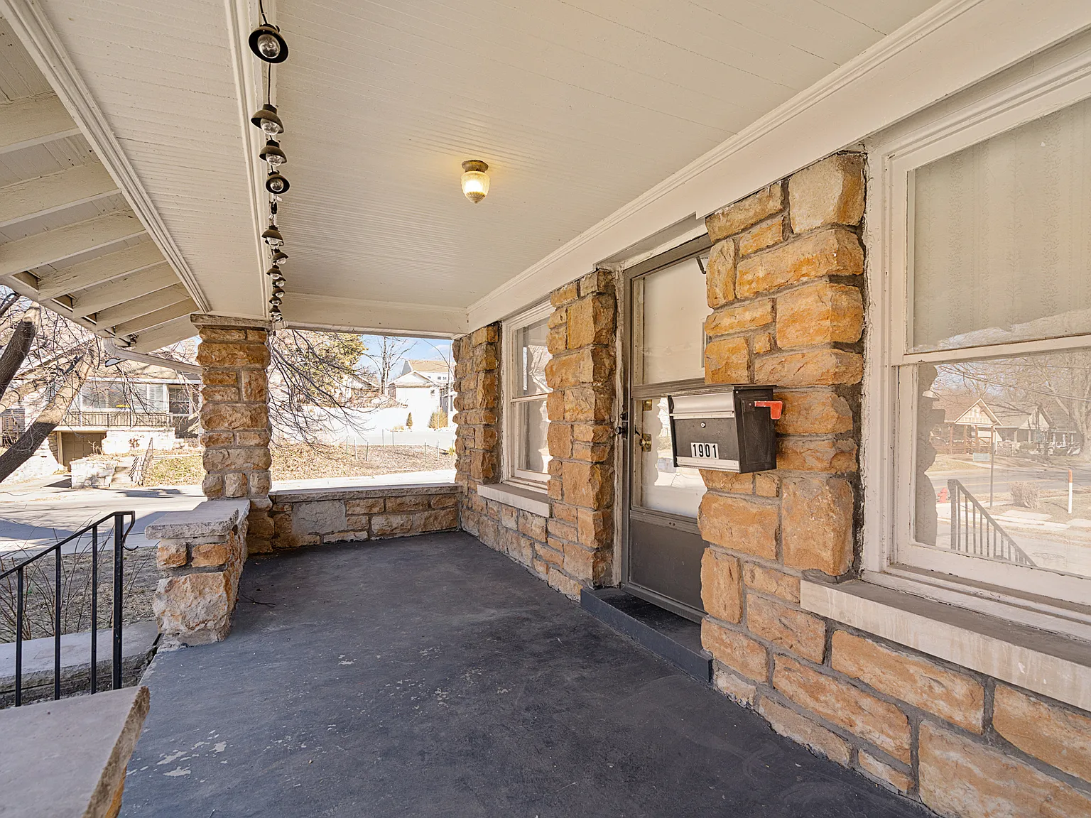 3 bed, 1.5 bath, 2000 sqft, $2,800 — Photo 3