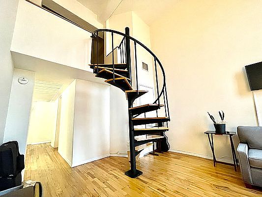 4th image of 421 Hudson St APT 802