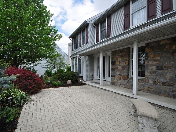 3rd image of 416 Heritage Dr