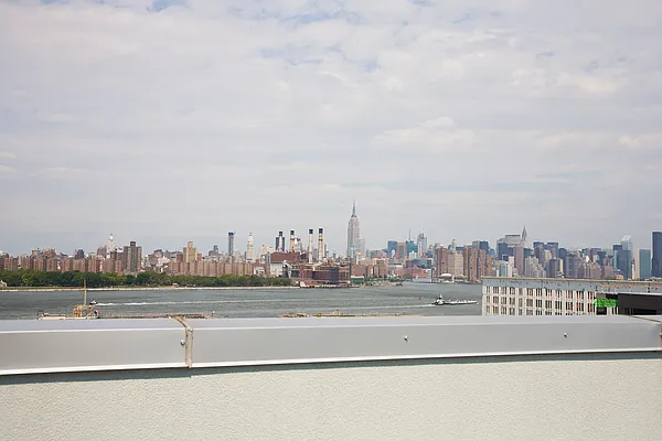 Sold by aptsandlofts.com | media 9