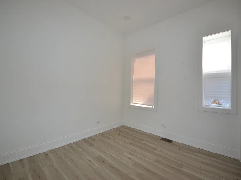 3309 S Union Ave #2R — Photo 2
