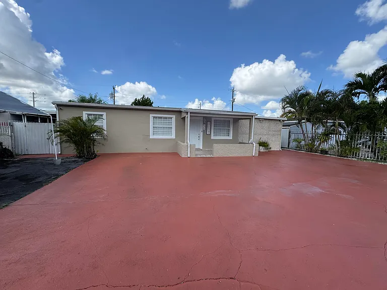3540 NW 95th Ter — Photo 4