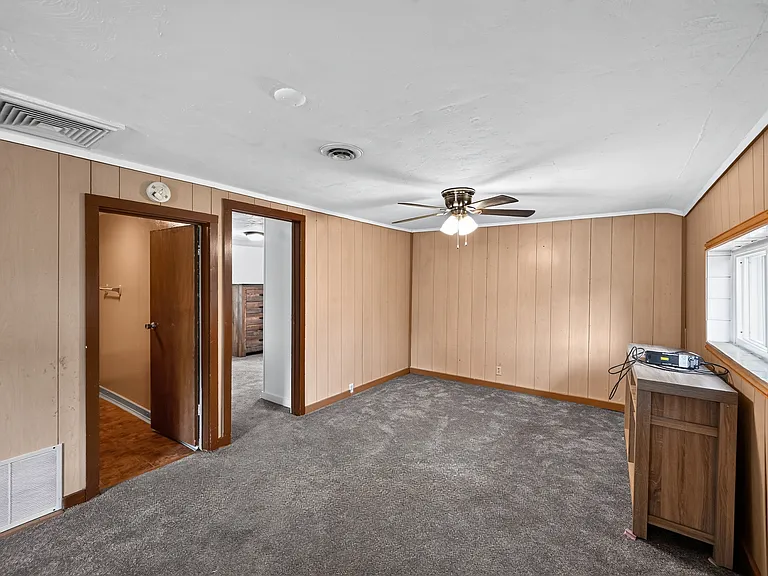225 S Holland St — Photo 4