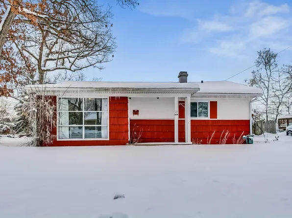 22 Ash St, Carpentersville, IL 60110