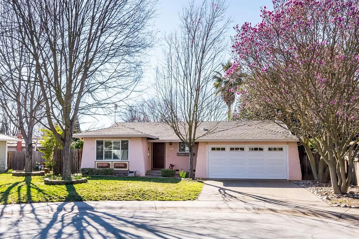2261 Glencoe Way photo 1