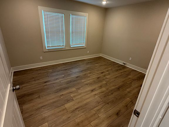 3rd image of 1618 3rd Ave