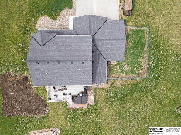 8101 David Dr, Firth, NE 68358