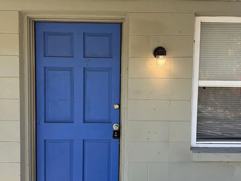 1718 S Washington Ave — Photo 2