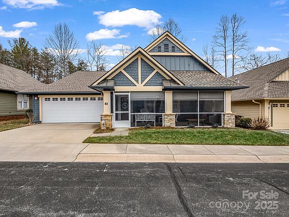 3rd image of 28 Gray Wolf Ln