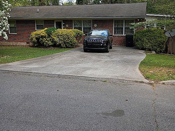 3rd image of 121 Ingleside Dr