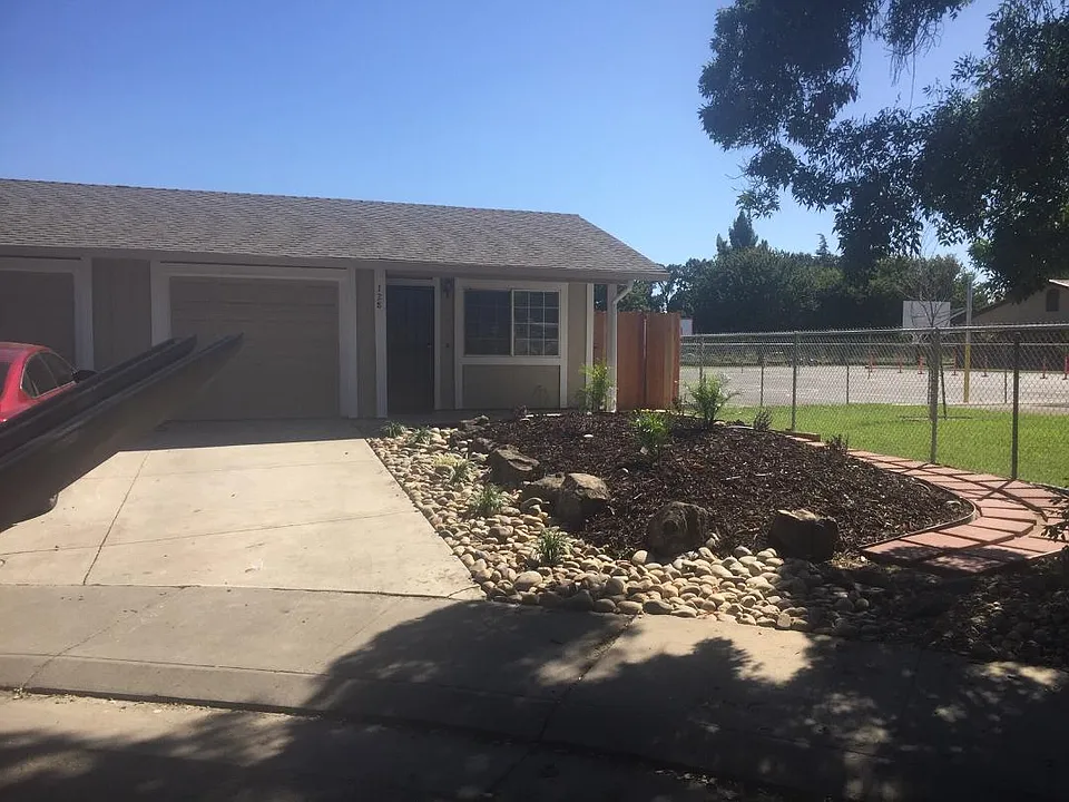 128 Normandy Ct