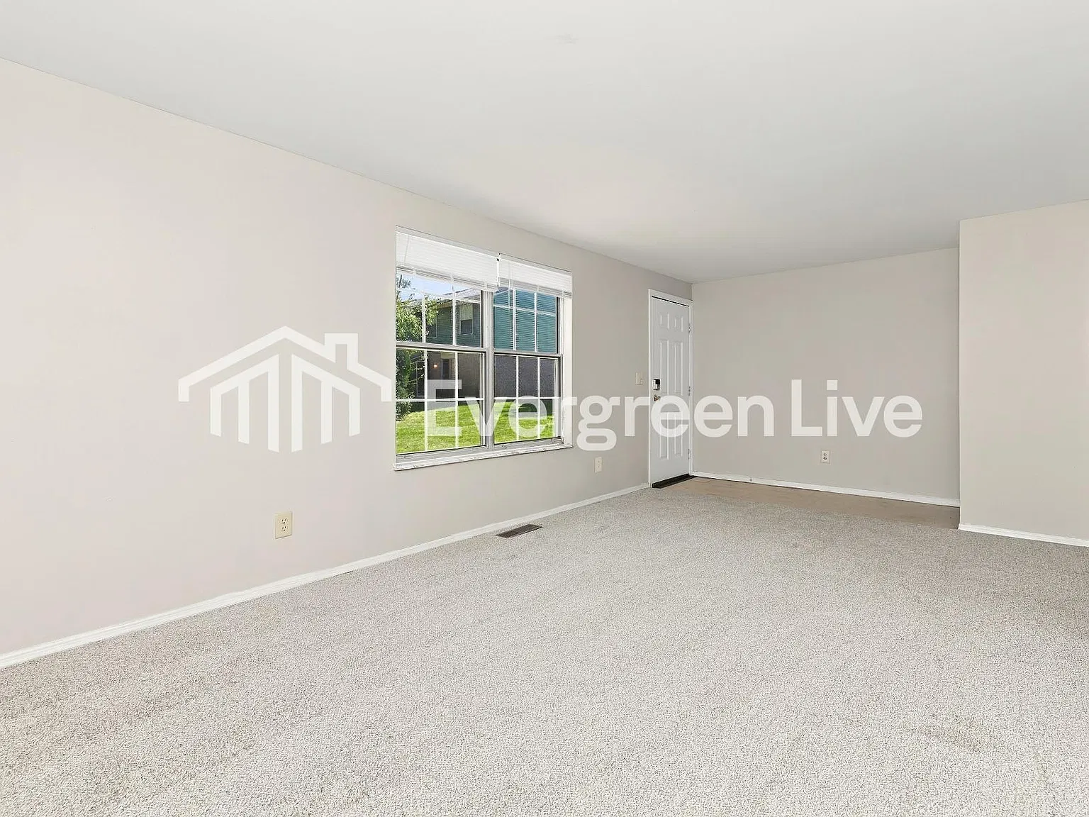 3 bed, 1.5 bath, 1555 sqft, $1,095 — Photo 4