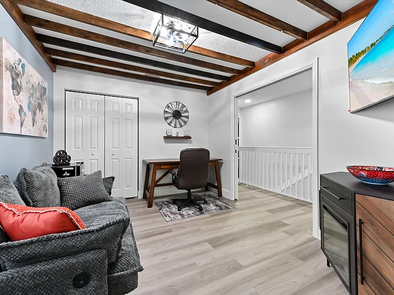6880 Brook Hollow Rd — Photo 20