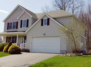 29 General Pulaski St, Mountain Top, PA 18707