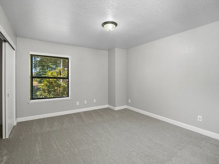 Crestview North Apartments — Photo 23