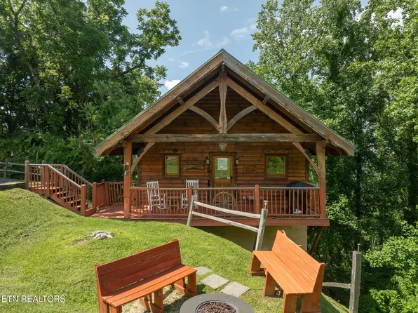 2494 Black Bear Ridge Way, Sevierville, TN 37862