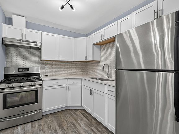 3rd image of 9745 S Karlov Ave APT 205