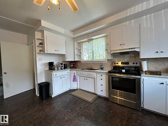 4th image of 5029 48th St
