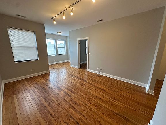 2nd image of 5001 N Sawyer Ave #3216-3