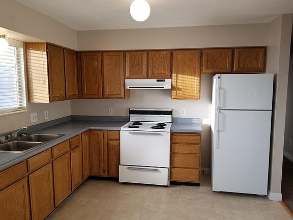 Main Kitchen w/ washer and dryer hookups