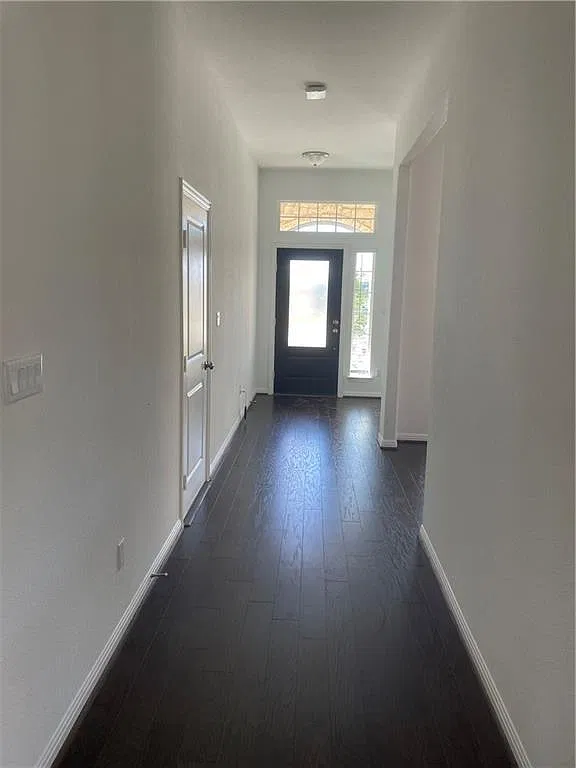 3 bed, 2050 sqft, $2,400 — Photo 1