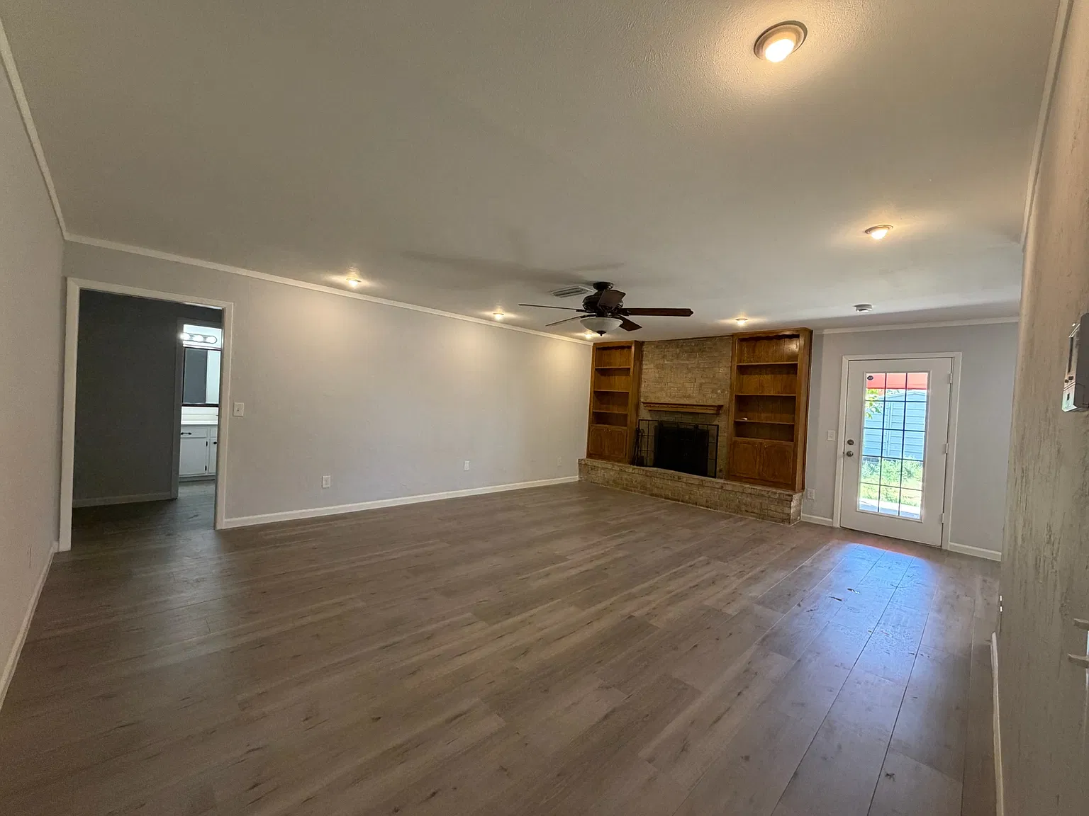 4 bed, 2214 sqft, $2,425 — Photo 4