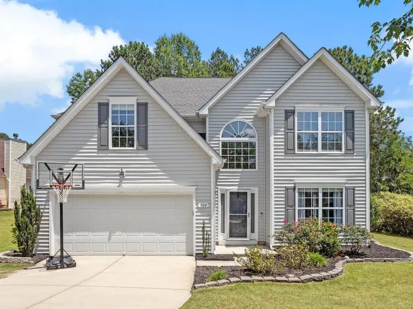 704 Holly Thorn Trce, Holly Springs, NC 27540