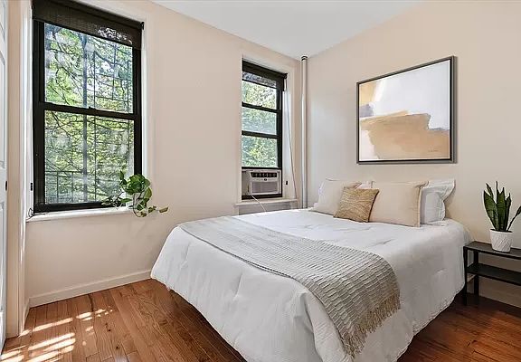 2nd image of 462 6th St APT 2A