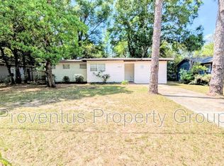 4527 Versailles Dr, Pensacola, FL 32505