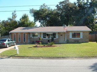 34 Kohler Dr, Mary Esther, FL 32569