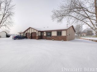 6403 Oakland Dr, Jenison, MI 49428