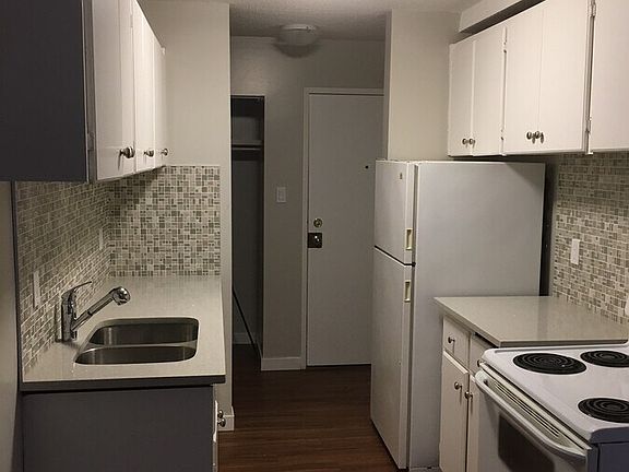 4th image of 10635 123rd St NW