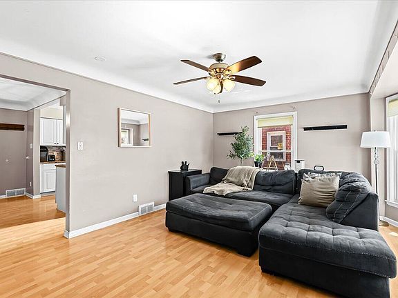 4th image of 8254 Hazelton St
