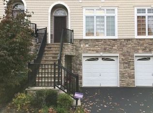 8 Jensen Ct, Old Bridge, NJ