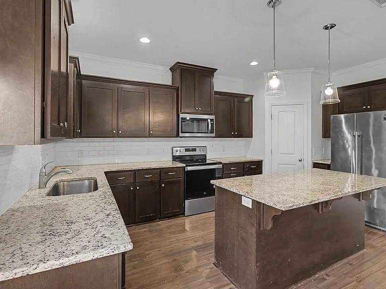 390 Fairview Cir — Photo 7